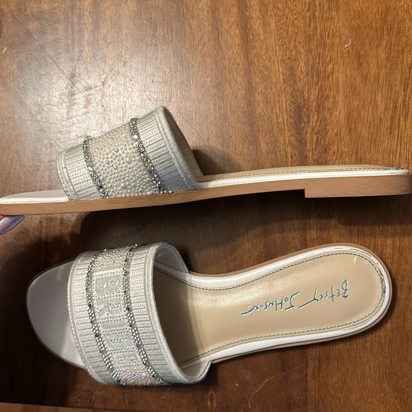 Betsey Johnson bride sandals - Picture 4 of 4